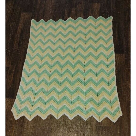 Handmade Chevron Neutral Baby Green Yellow Afghan Blanket 36" X 50" - Picture 1 of 3